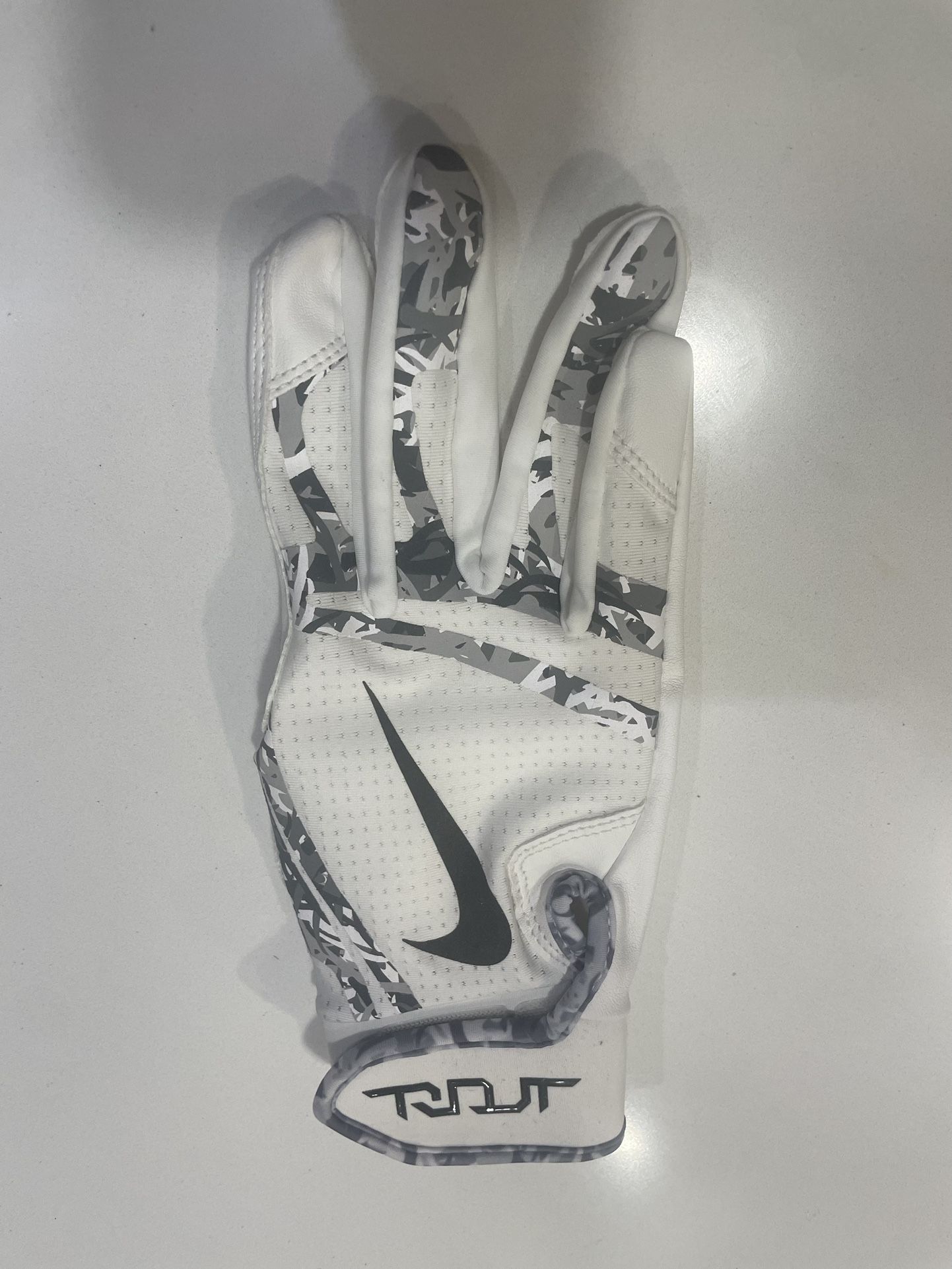 Nike White Baseball Batters Glove, Good Condition