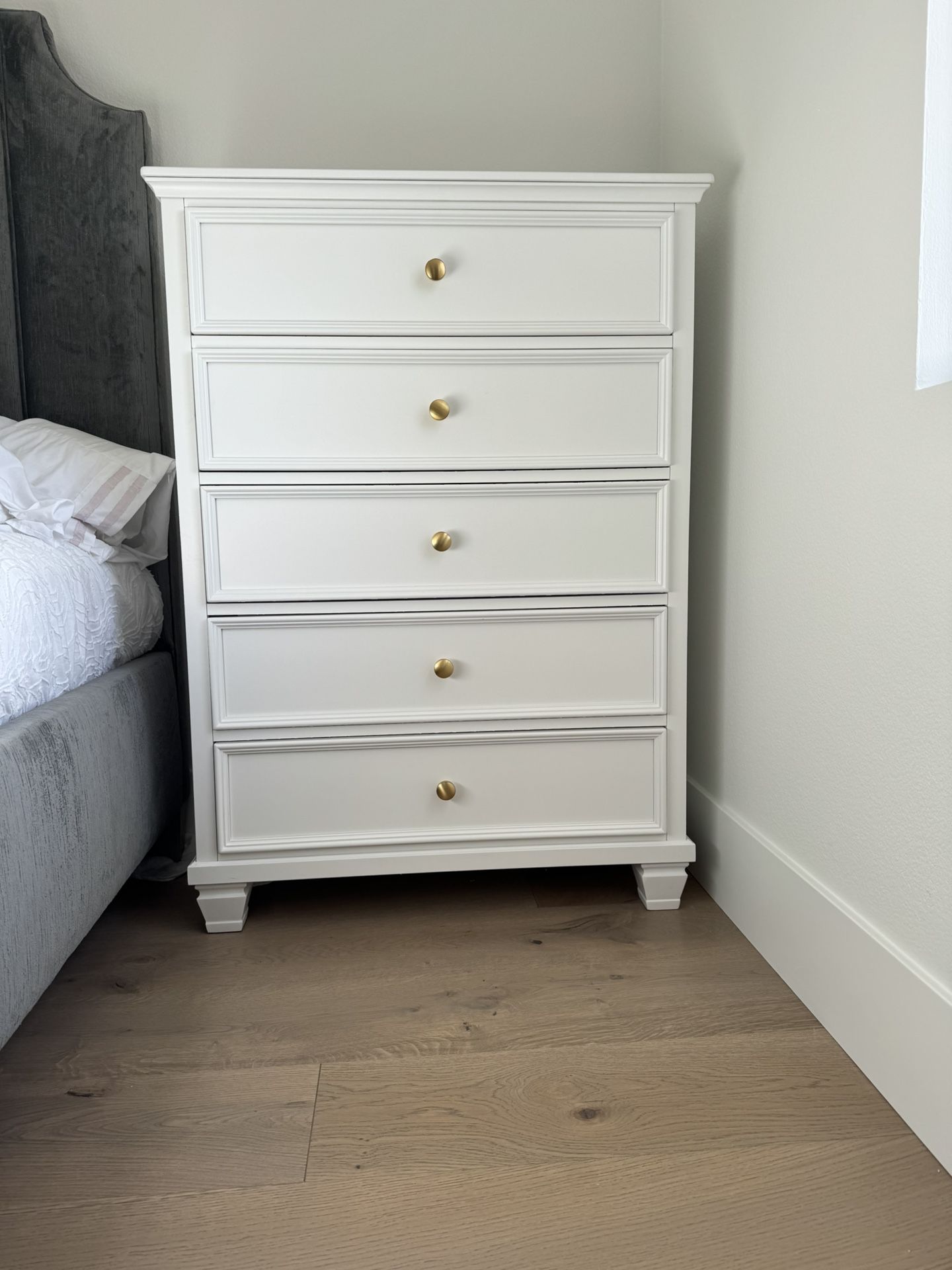 Brand NEW White Chest Of Drawers Dresser