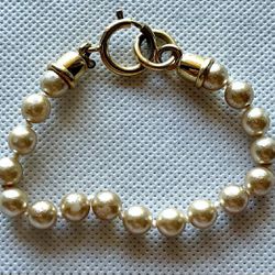 Beautiful Faux Pearl Bracelet.