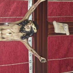Crucifico Pared. Resina