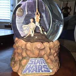 
Star Wars: A New Hope Commemorative Collectors Water Globe NIB W/Music Lights