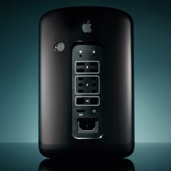 2013 MacPro - 2.7GHz 12-Core Intel Xeon E5 / 64GB RAM / 1TB SSD / Dual AMD FirePro D700 GPU (12 GB)