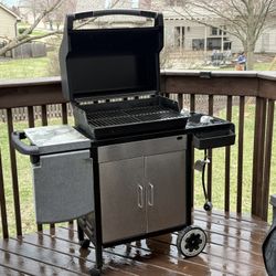 BBQ Grill- Excellent Condition