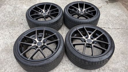 19 INCH NICHE STAGGERED RIMS AND TIRES. 5 lug