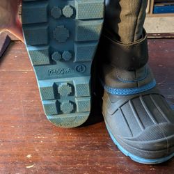 Cat & Jack Size 4  Boys Snow Boot 