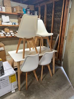 Dinning Room Set White 1 Table  & 4  Chairs