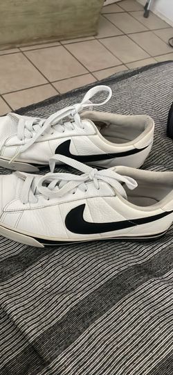 Size 10 men’s shoes Nikes