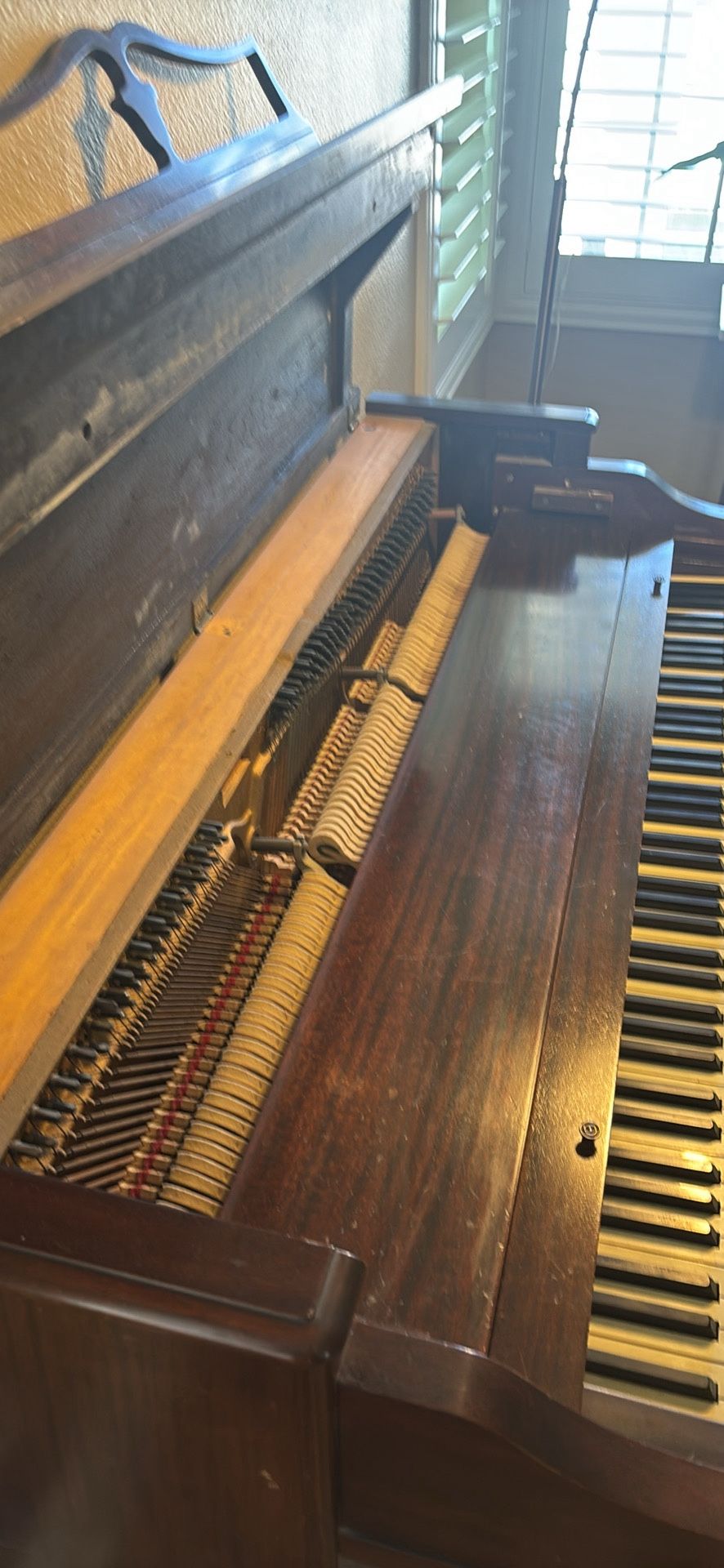 Free Piano - Valencia. Must Be Professionally Moved