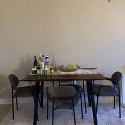 Dining Table Set With 4 Comfortable Chairs almost New