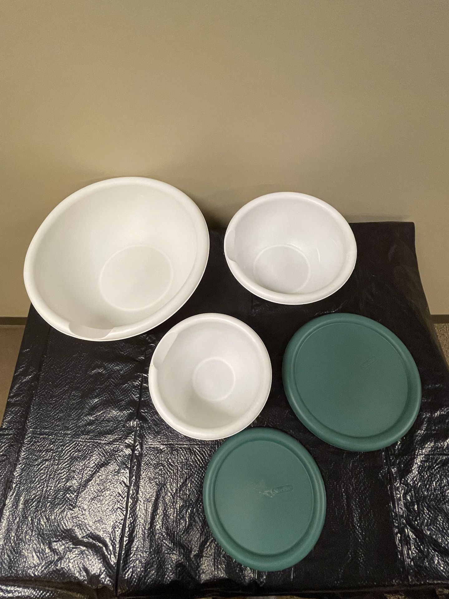 STERILITE 5-Piece PLASTIC BOWL SET - firm bundle price