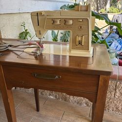 Sewing Machine - Singer Brand  In Azusa 