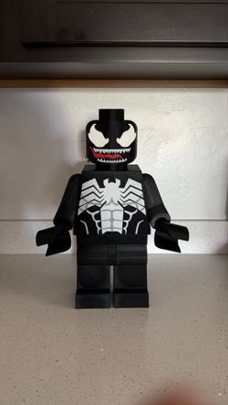 16’ Venom Figure