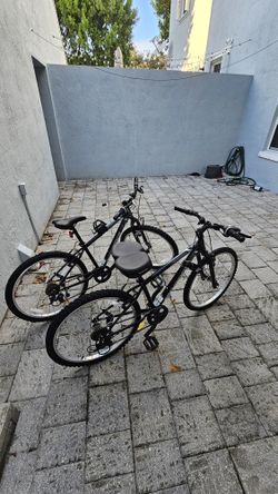 2 Bikes Rockrider St-100 6 Speed