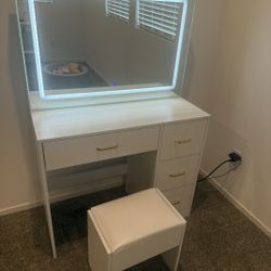 Vanity Desk With Mirror.