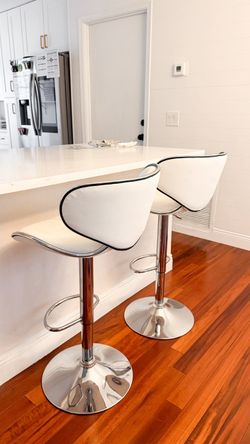 Set of 2 Chrome Adjustable Height Bar Stools.