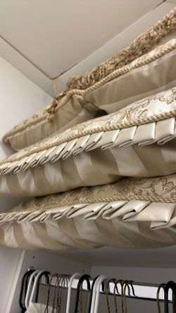Beautiful King Size Bedspread/comforter set