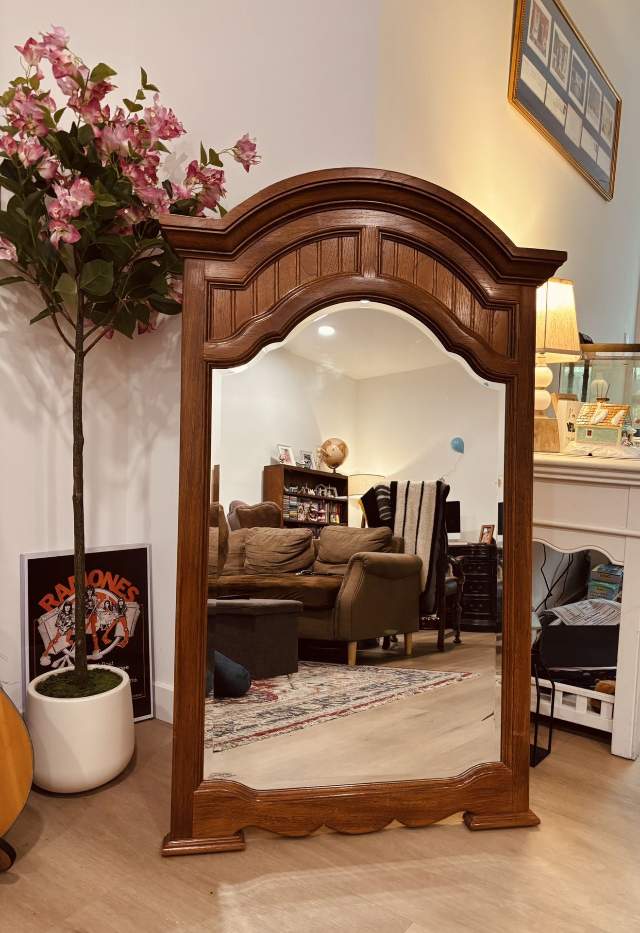 Beautiful wooden vintage mirror Thomasville, good condition good for everywhere 52x32