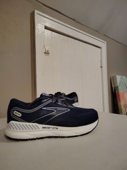 Brooks Beast GTS 23 Mens Running Shoes size 11