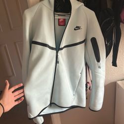 Crazy cheap new nike tech