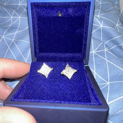 New 14K Gold Pave Real Diamond Screw Back Earrings(Just Missing The Back On One)