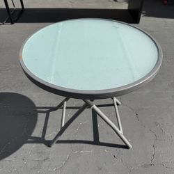 Costway Patio Folding Round Glass Side Table Bistro Coffee Table Plant Stand Good Condition 