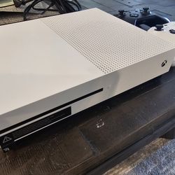 Xbox One S w/ 2 Controllers, Hideit WallMount & 19 Games!!! $250 OBO