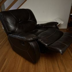 LUXURY OVERSIZED LEATHER ROCKING RECLINER