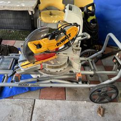 DEWALY CIRCULAR SAW