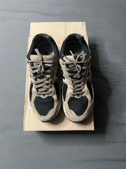 New Balance 2002R – Driftwood / Black – Men's Size 9.5