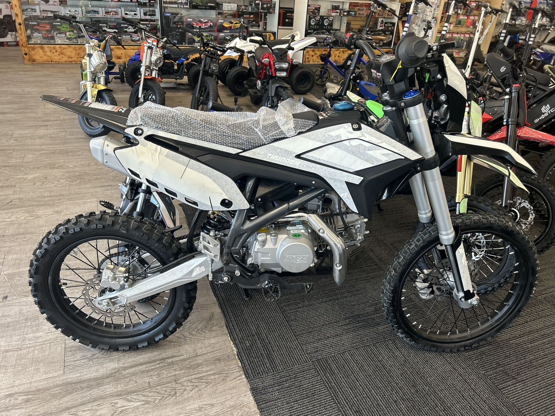 RFZ THUNDER 150CC 4 Speed Dirt Motorcycle.