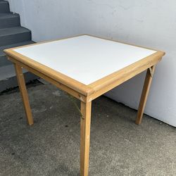 Folding table