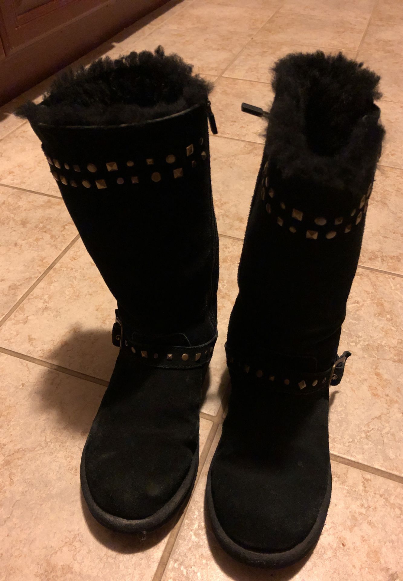 More UGG boots Barely worn. Fur lined. I’m pretty sure they are size 8