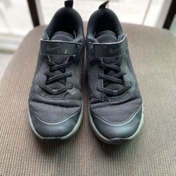 Kids Black Nike Shoes Size 3