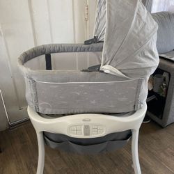 Graco Sense2Snooze Bassinet + Fitted Sheets/ Graco Bassinet