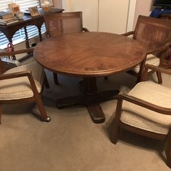 Bassett 42” pedestal Dining Table w/ 4 Chairs