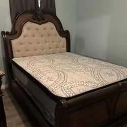 Queen Size Bed Frame / Mattress Included.       ❇️   Cama Queen Size  / Colchon Incluido 