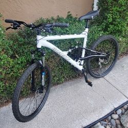 MOUNTAIN BIKE..Brand NEW!!