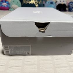 Air Force 1’s Mid- 9.5- White