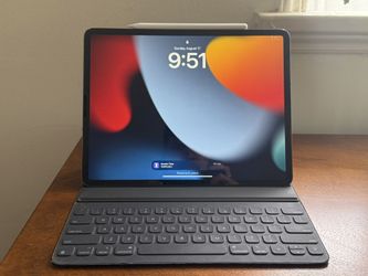 iPad Pro (12.9 Inch) (3rd gen) w/ keyboard and pencil