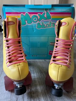Moxi Beach Bunny Roller Skates (Size 9)