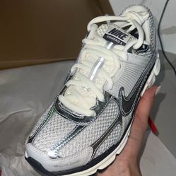 Nike Vomero Sz 8 Women 