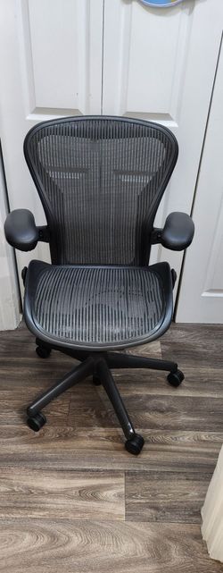Herman miller Aeron ( SIZE B ) FULLY LOADED ( READ Description )