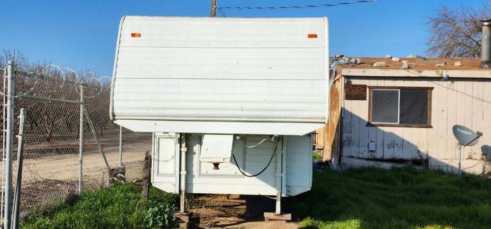 RV Fifth Wheeler