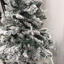 4.5Ft Pre-Lit Premium Snow Flocked Hinged Artificial Christmas Tree w/200 Lights New!