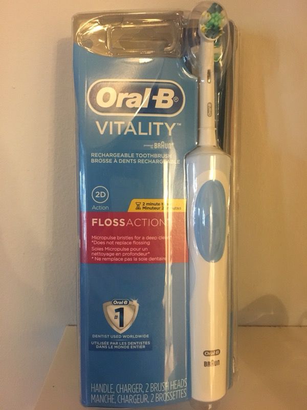Oral b rechargeable toothbrush + 2 brush heads