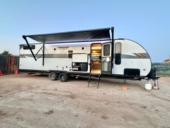 2023 SOLAR Platinum 32FT 2 cuartos