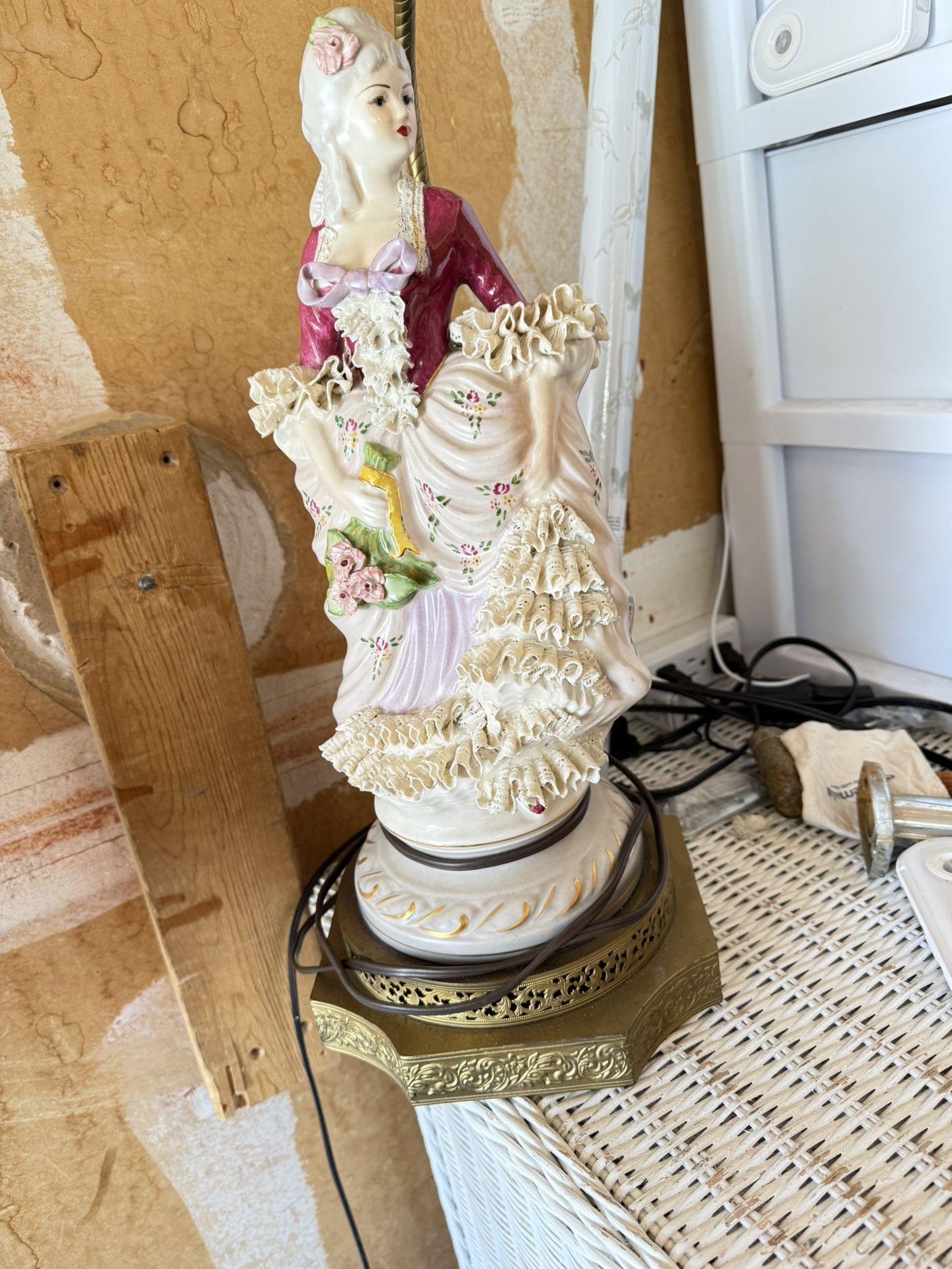 Lady Statutes Lamp