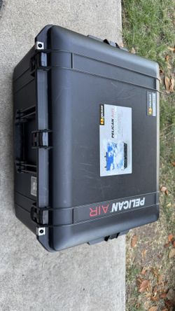 Pelican 1637 Air Case with Divider Insert (Black)