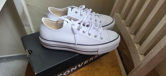 Chuck Taylor all-star women size 8.5