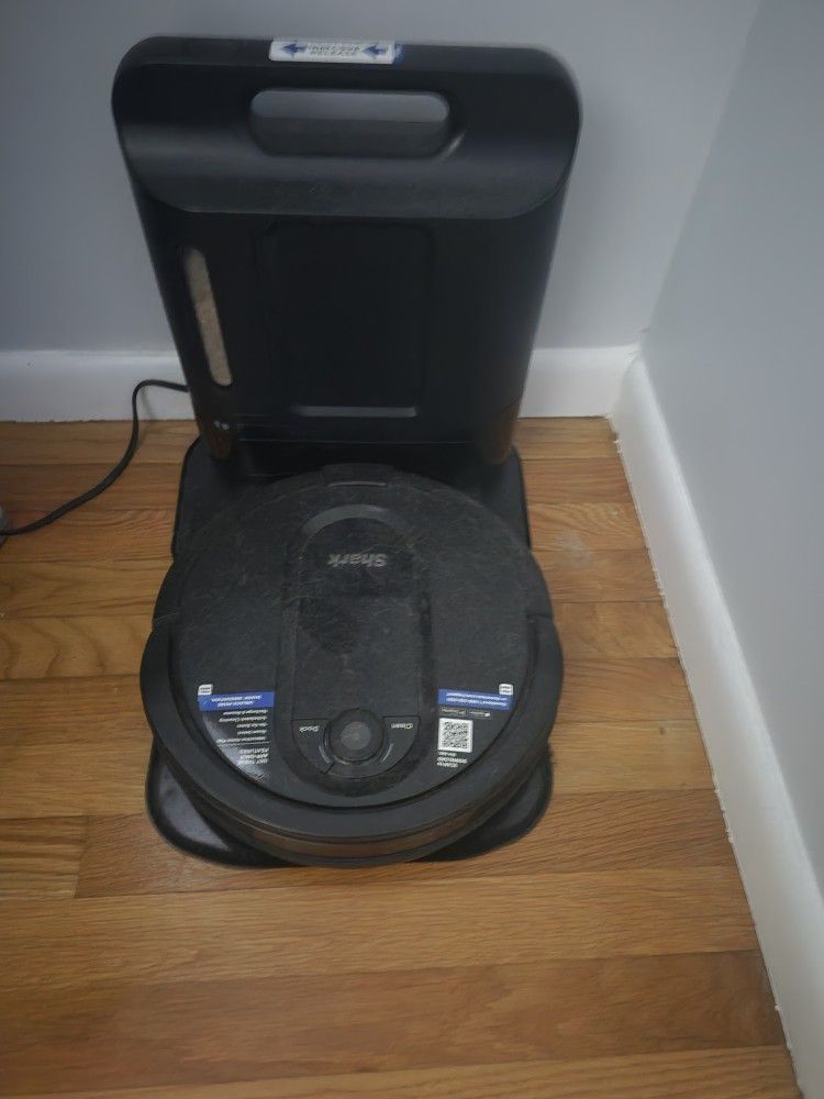 Shark Robot Vacuum With Charging Dock